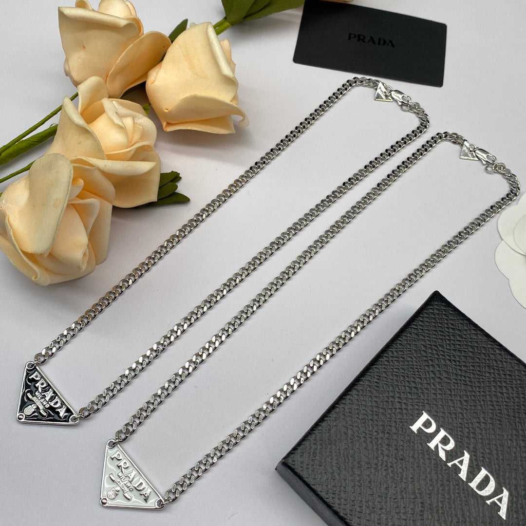 Lux Triangle Chain