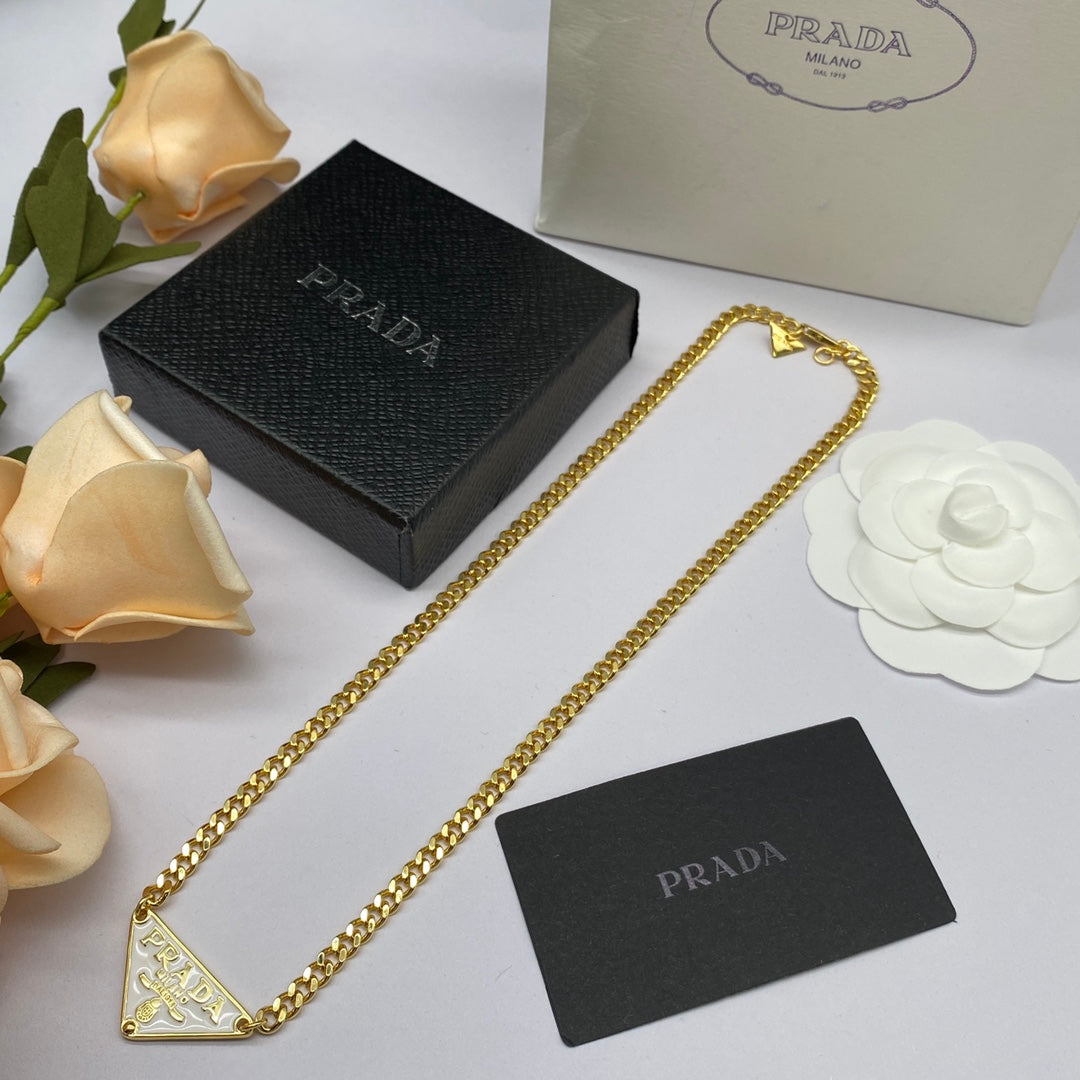 Lux Triangle Chain