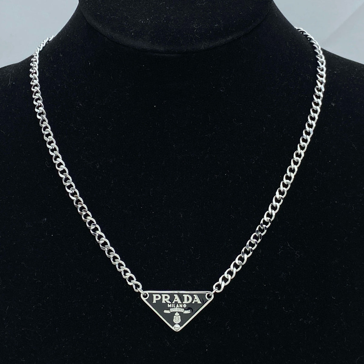 Lux Triangle Chain