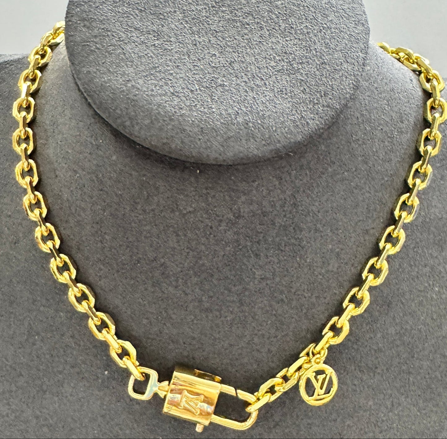 Lavish Lock Choker