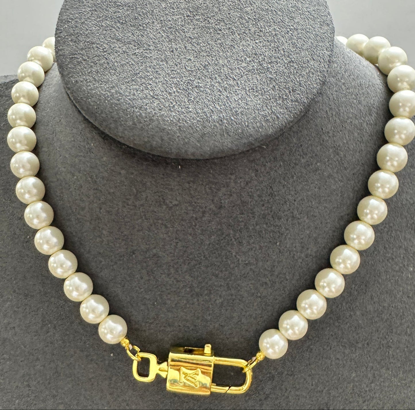 Lavish Lock Choker