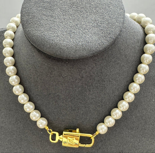 Lavish Lock Choker