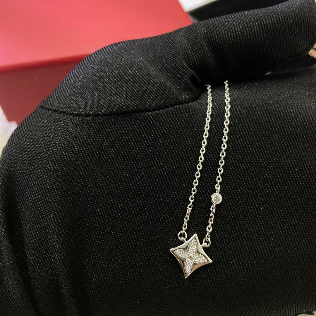 Blooming Star Necklace
