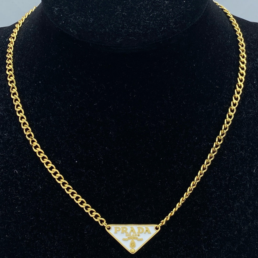 Lux Triangle Chain