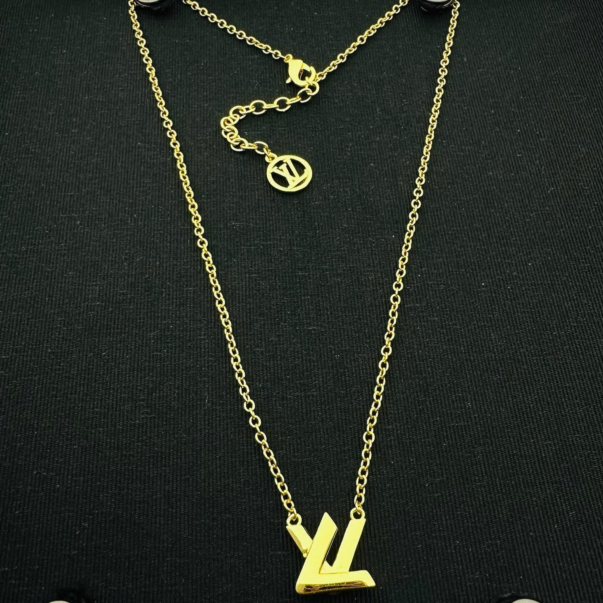 VV Necklace