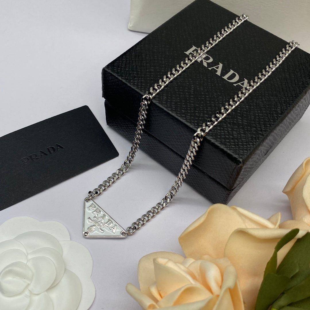 Lux Triangle Chain