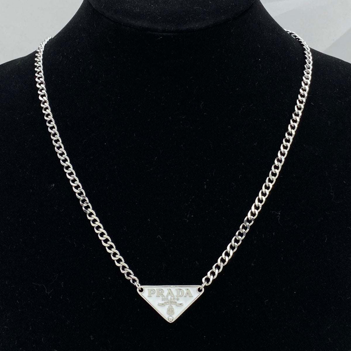 Lux Triangle Chain