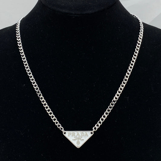 Lux Triangle Chain